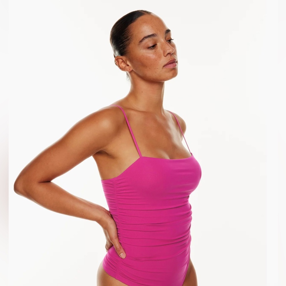 Babaton
Contour Ruched Bodysuit